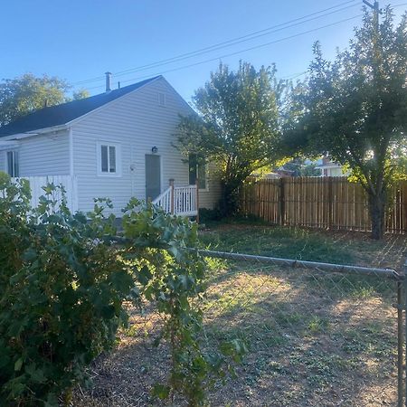 Cute Entire Small House With Large Yard! Pets Welcome! West Valley City Eksteriør billede