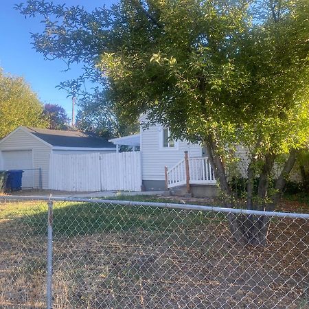 Cute Entire Small House With Large Yard! Pets Welcome! West Valley City Eksteriør billede