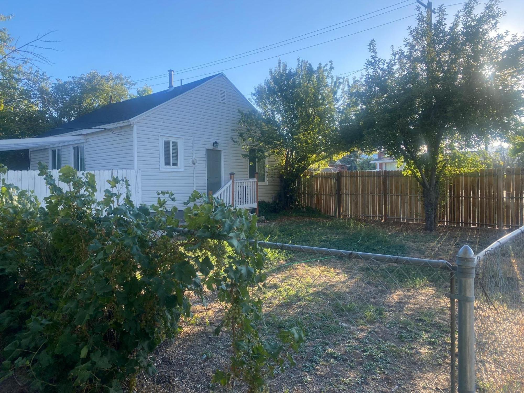 Cute Entire Small House With Large Yard! Pets Welcome! West Valley City Eksteriør billede