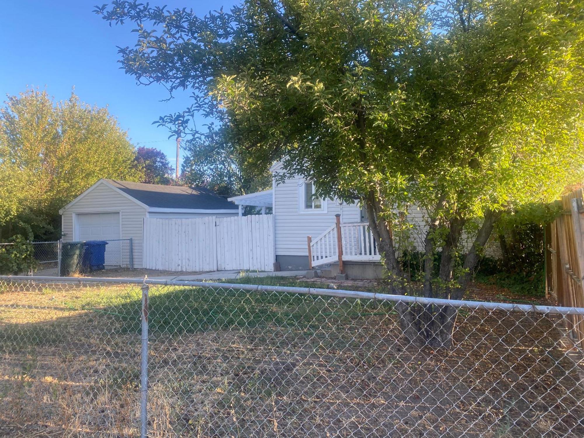 Cute Entire Small House With Large Yard! Pets Welcome! West Valley City Eksteriør billede
