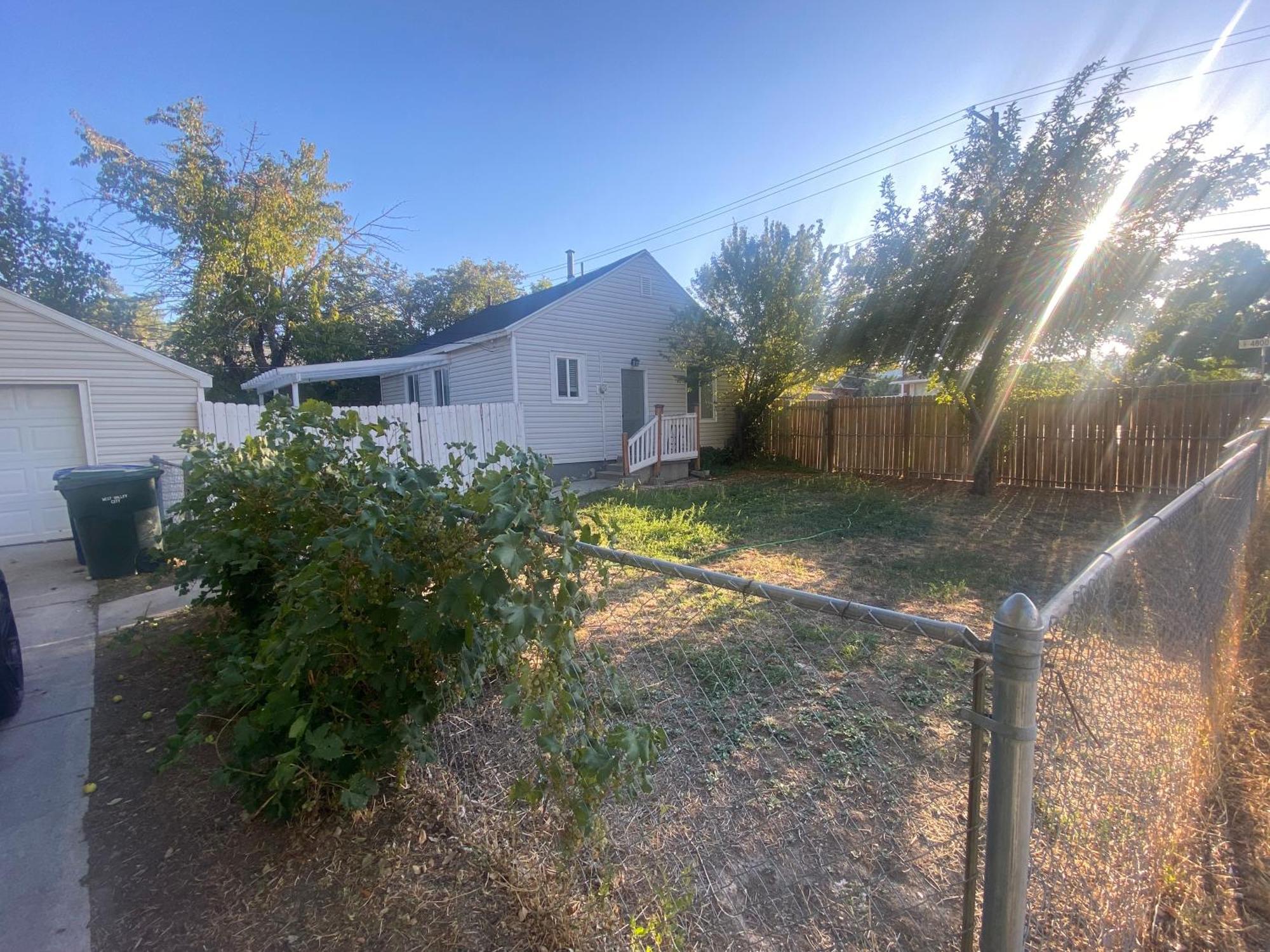 Cute Entire Small House With Large Yard! Pets Welcome! West Valley City Eksteriør billede